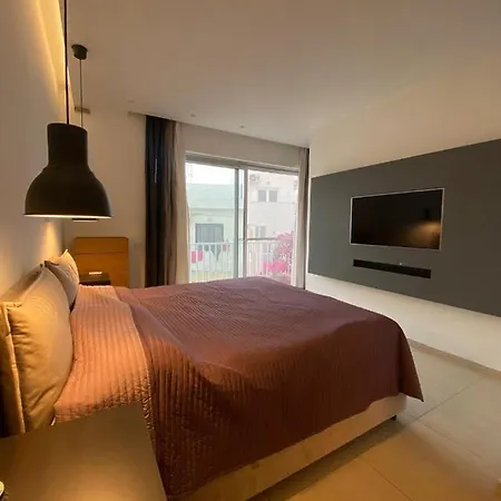 St Julians With Pool *