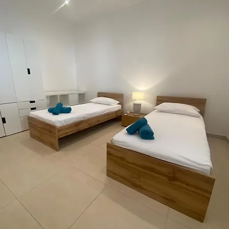 St Julians With Pool