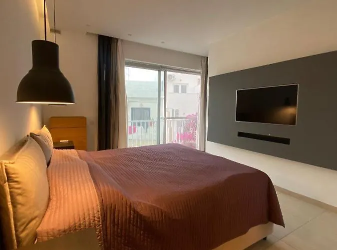 St Julians With Pool *