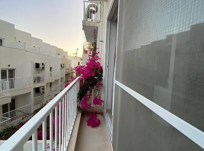 St Julians With Pool Апартаменты Сент Джулианс