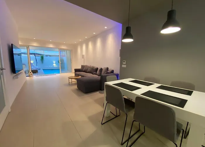 Апартаменты St Julians With Pool *