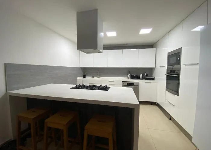 St Julians With Pool