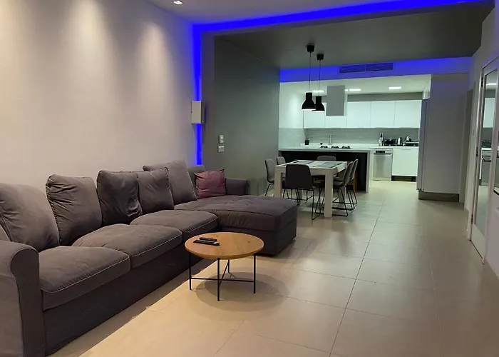 Апартаменты St Julians With Pool