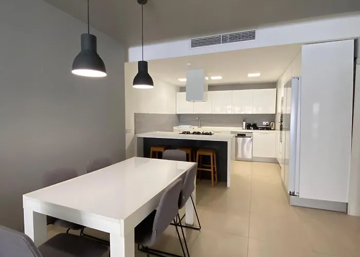 Apartment St Julians With Pool