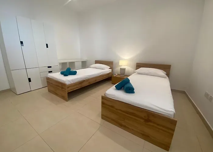 St Julians With Pool