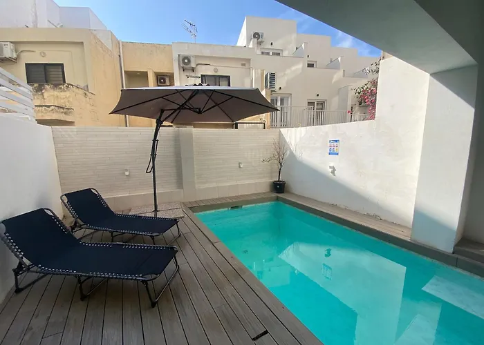 Апартаменты St Julians With Pool